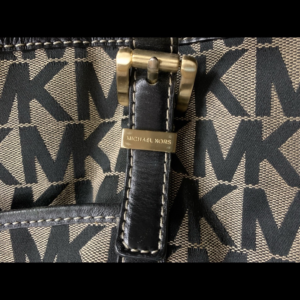 Michael Kors MK signature handbag purse tote